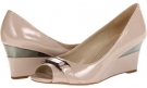 Beige Shiny Naturalizer Random for Women (Size 5.5)